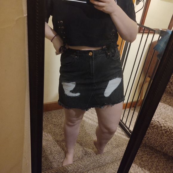 Refuge Black Distressed Jean Skirt - Picture 4 of 5